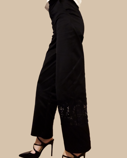 Pantalone nero con inserto in pizzo