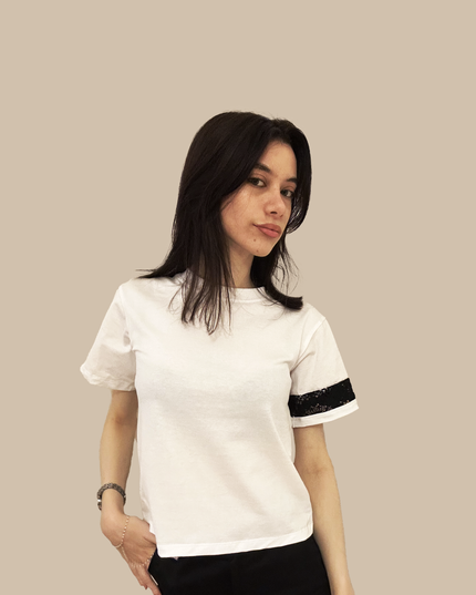 T-shirt con inserto in pizzo