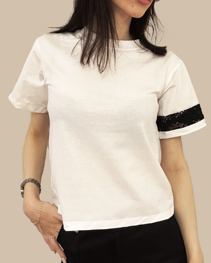 T-shirt con inserto in pizzo